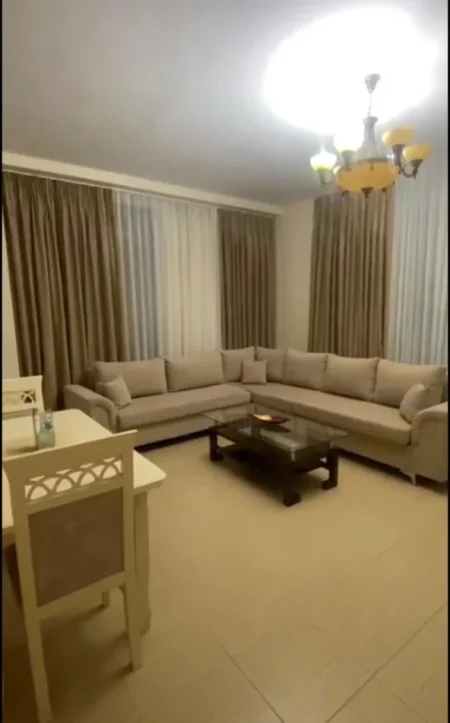 Tirane, jepet me qera apartament 2+1+Ballkon Kati 4, (Bulevardi i Ri)