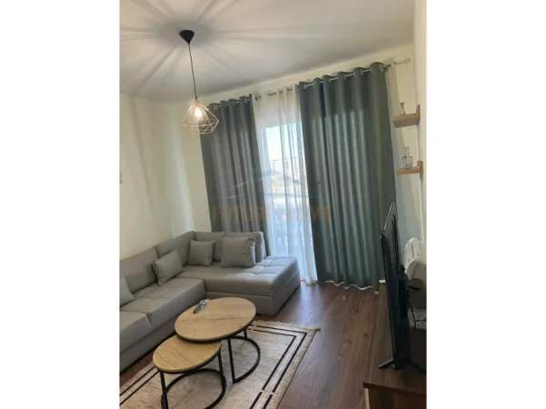 Tirane, jepet me qera apartament 2+1+Ballkon Kati 1, 105 m² 550 € (Paskuqan)