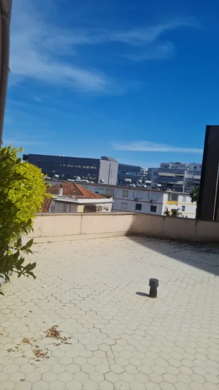 Durres, jepet me qera apartament 1+1+Ballkon Kati 3, 700 € (Sheshi Pranvera)