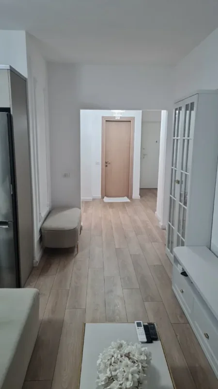 Durres, jepet me qera apartament 1+1+Ballkon Kati 3, 700 € (Sheshi Pranvera)