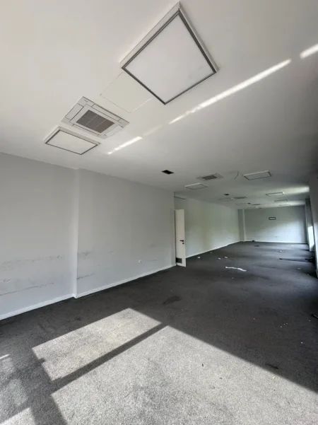 Tirane, jepet me qera zyre Kati 2, 404 m² 5.200 € (QENDER)