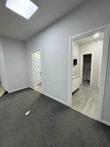 Tirane, jepet me qera zyre Kati 2, 404 m² 5.200 € (QENDER)