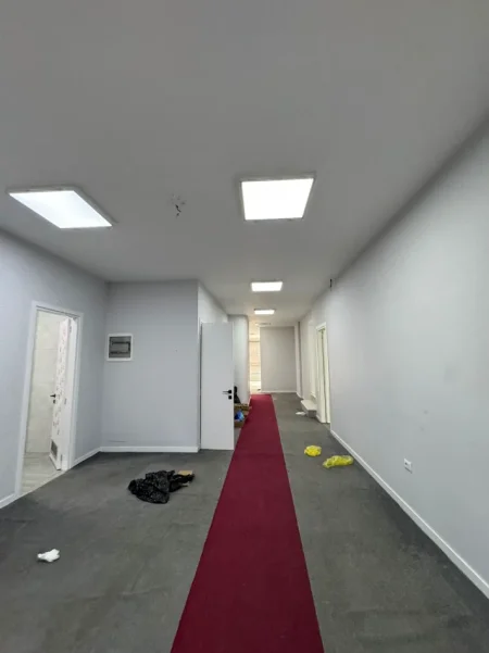 Tirane, jepet me qera zyre Kati 2, 404 m² 5.200 € (QENDER)