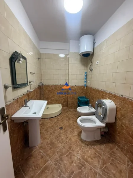 Tirane, shitet apartament 1+1 Kati 6, 72 m² 
