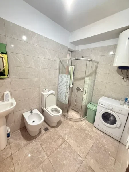 Tirane, jepet me qera apartament 1+1 Kati 3, 65 m² 500 € 
