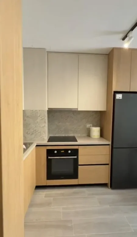 Tirane, jepet me qera apartament 1+1 Kati 5, 67 m² 450 € (5 MAJ)