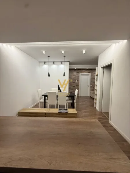 Tirane, jepet me qera apartament 2+1+Ballkon Kati 2, 115 m² 870 € (ISH FUSHA E AVIACIONIT)