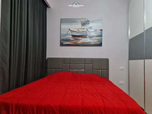 Tirane, jepet me qera apartament 1+1+Ballkon Kati 7, 60 m² 700 € (komuna e parisit)