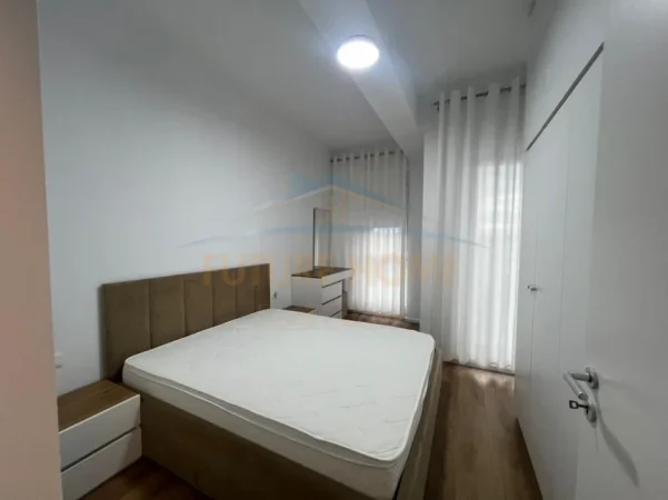 Tirane, jepet me qera apartament 1+1+Ballkon Kati 3, 54 m² 350 € (fresk)