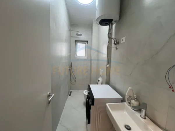 Tirane, jepet me qera apartament 1+1+Ballkon Kati 3, 54 m² 350 € (fresk)