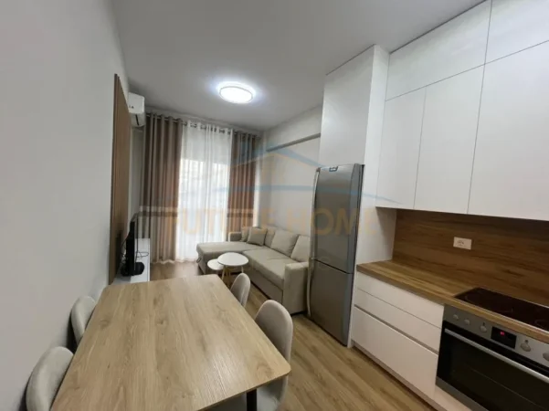 Tirane, jepet me qera apartament 1+1+Ballkon Kati 3, 54 m² 350 € (fresk)
