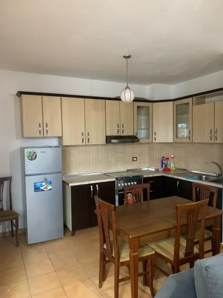 Tirane, jepet me qera apartament 2+1+Ballkon Kati 8, 89 m² 600 € 