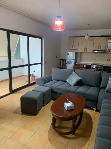 Tirane, jepet me qera apartament 2+1+Ballkon Kati 8, 89 m² 600 € 