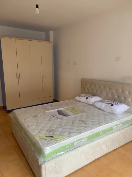 Tirane, jepet me qera apartament 2+1+Ballkon Kati 8, 89 m² 600 € 