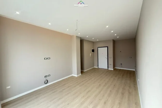 Tirane, jepet me qera zyre Kati 7, 86 m² 835 € (anton lufi)
