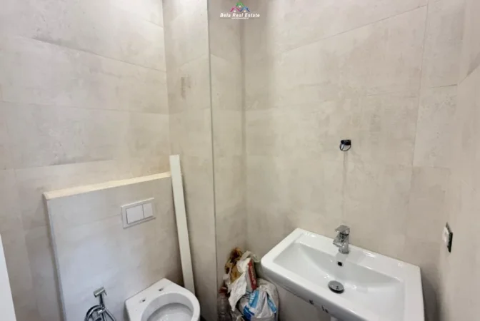 Tirane, jepet me qera zyre Kati 7, 86 m² 835 € (anton lufi)