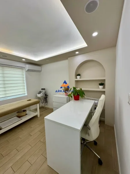 Tirane, jepet me qera ambjent biznesi Kati 2, 68 m² 700 € 
