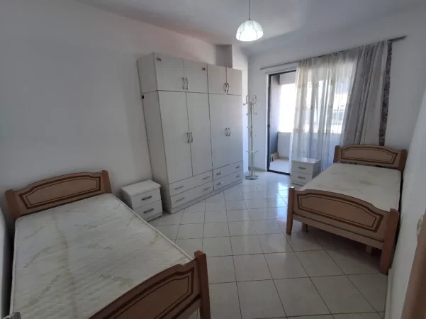 Tirane, jepet me qera apartament 1+1 Kati 8, 65 m² 350 € (Yzberisht)