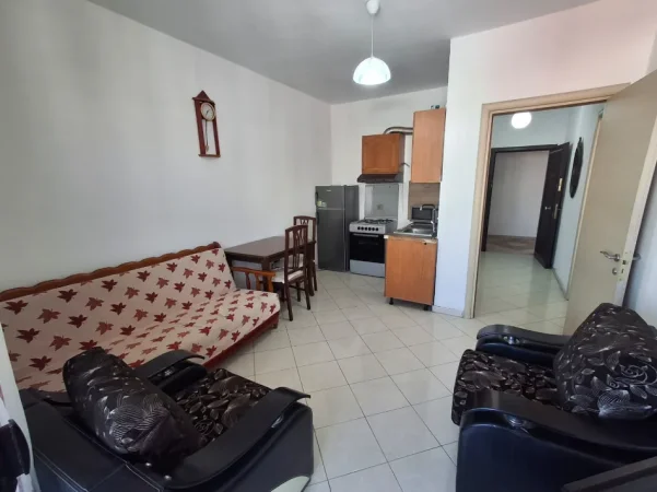 Tirane, jepet me qera apartament 1+1 Kati 8, 65 m² 350 € (Yzberisht)
