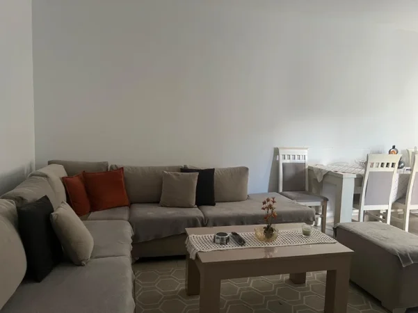 Tirane, jepet me qera apartament 1+1 , 68 m² 550 € (21 Dhjetori)