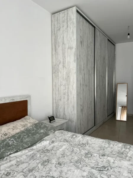 Tirane, jepet me qera apartament 1+1 , 68 m² 550 € (21 Dhjetori)