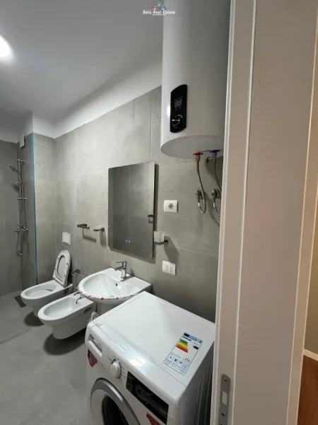 Tirane, jepet me qera apartament 1+1+Ballkon Kati 2, 75 m² 550 € (ish dogana)