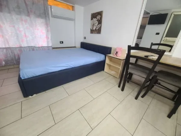 Tirane, jepet me qera garsonier Kati 2, 320 € (5 maji, prane Concord Center)