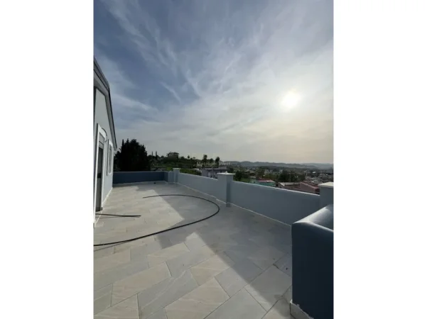 Tirane, jepet me qera apartament 2+1+Ballkon Kati 3, 110 m² 600 € (Liqeni i Farkes)