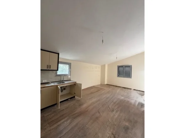 Tirane, jepet me qera apartament 2+1+Ballkon Kati 3, 110 m² 600 € (Liqeni i Farkes)