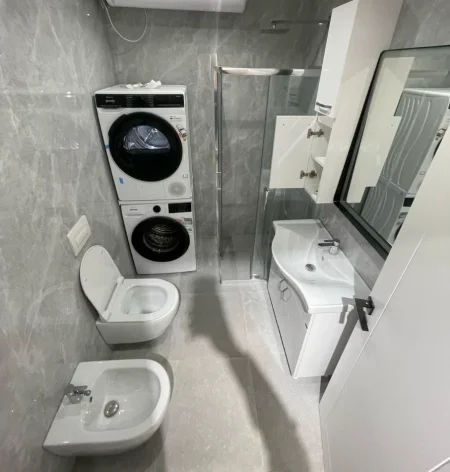 Tirane, jepet me qera apartament 1+1 , 59 m² 600 € 