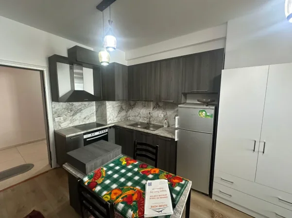 Tirane, jepet me qera garsonier 1+1 Kati 4, 40 m² 420€ (Rr don bosko)