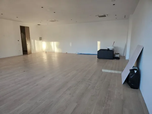 Tirane, jepet me qera zyre Kati 2, 140 m² 2.380 € (KOMPLEKSI DELIJORGJI)