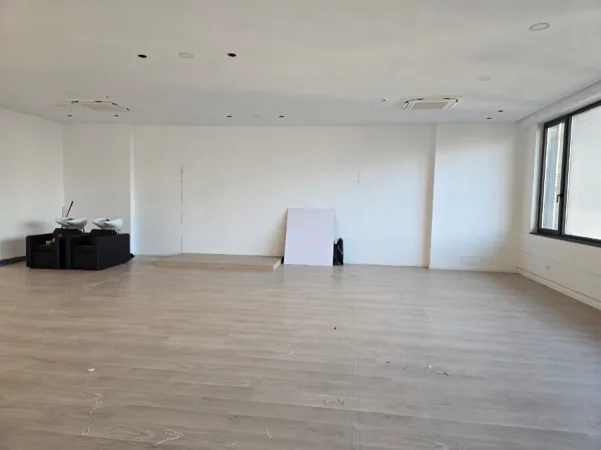 Tirane, jepet me qera zyre Kati 2, 140 m² 2.380 € (KOMPLEKSI DELIJORGJI)