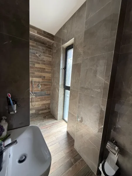 Tirane, shitet apartament 2+1 Kati 1, 104 m² 380.000 € (Rruga e Kosovareve.)