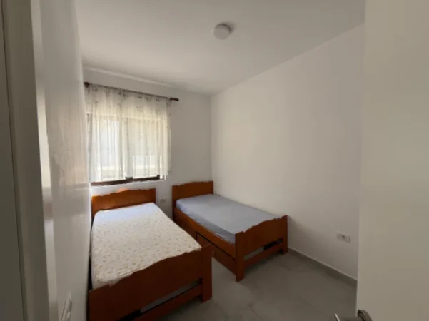 Tirane, jepet me qera apartament 1+1 Kati 1, 60 m² 400 € (Big Market 5 Maji)