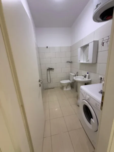Tirane, jepet me qera apartament 1+1 Kati 1, 60 m² 400 € (Big Market 5 Maji)
