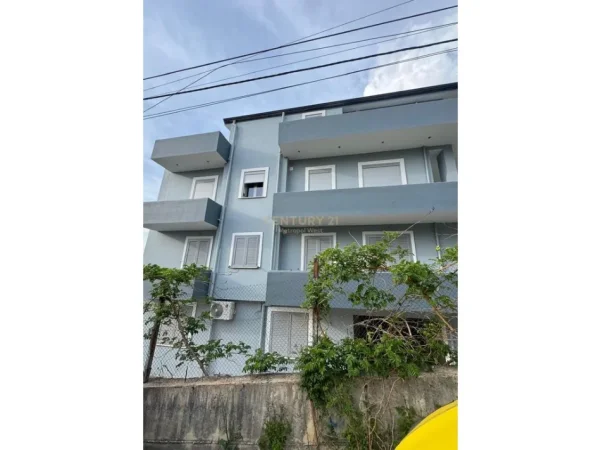 Tirane, jepet me qera apartament 3+1+Ballkon Kati 1, 125 m² 700 € (Liqeni i Farkes)