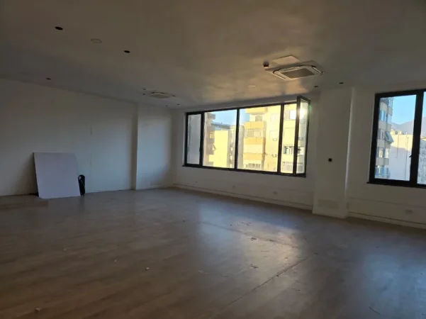 Tirane, jepet me qera ambjent biznesi Kati 1, 140 m² 2.380 € (Delijorgji)
