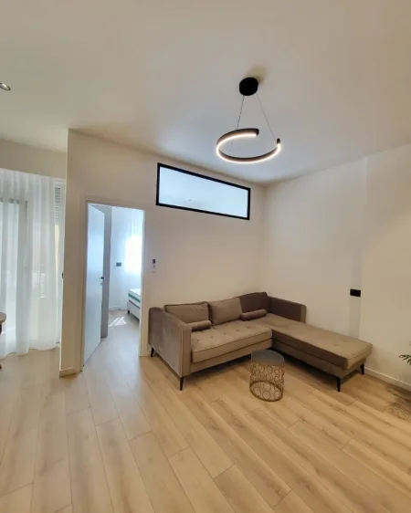 Tirane, shitet apartament 1+1+Ballkon Kati 1, 50 m² 119.000 € (Kopshti Zoologjik)