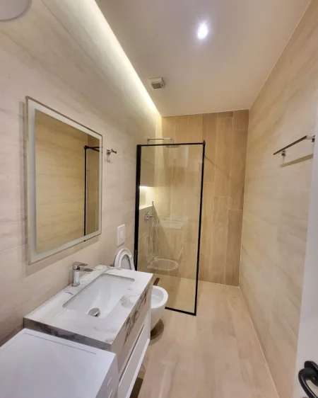 Tirane, shitet apartament 1+1+Ballkon Kati 1, 50 m² 119.000 € (Kopshti Zoologjik)