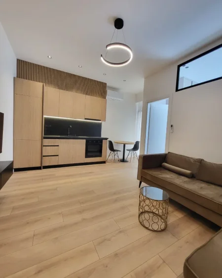 Tirane, shitet apartament 1+1+Ballkon Kati 1, 50 m² 119.000 € (Kopshti Zoologjik)