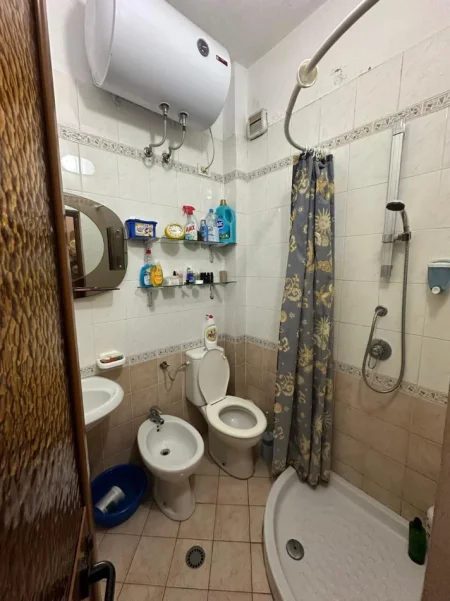 Durres Plazh, shes apartament 2+1+Ballkon Kati 3, 70.000 € 