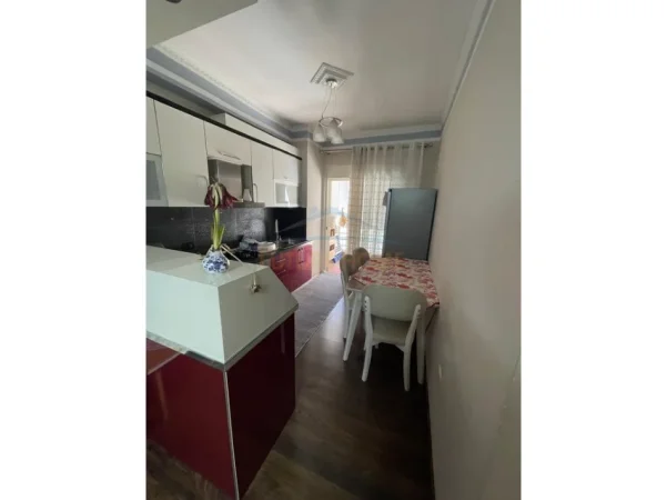 Tirane, jap me qera apartament 2+1 Kati 8, 98 m² 550 € (vila L)