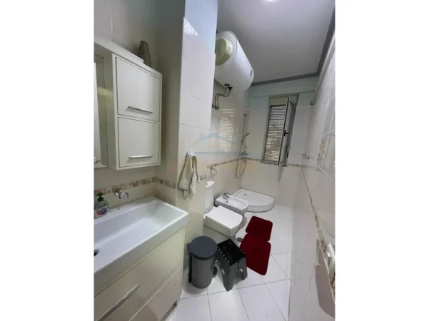 Tirane, jap me qera apartament 2+1 Kati 8, 98 m² 550 € (vila L)