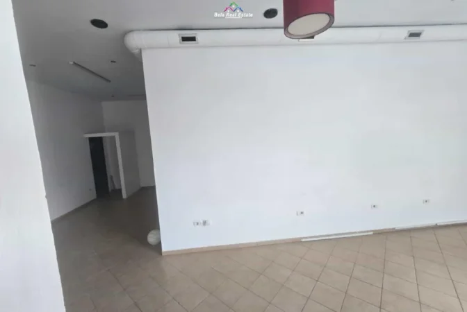 Tirane, jepet me qera dyqan Kati 0, 55 m² 700 € (bulevardi zogu i pare)