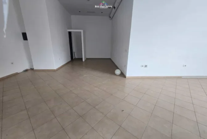 Tirane, jepet me qera dyqan Kati 0, 55 m² 700 € (bulevardi zogu i pare)