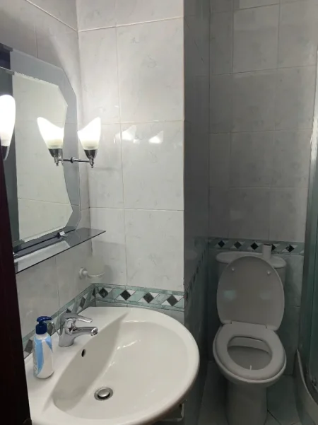 Tirane, jepet me qera garsonier Kati 4, 35 m² 550 € (rruga elbasanit)