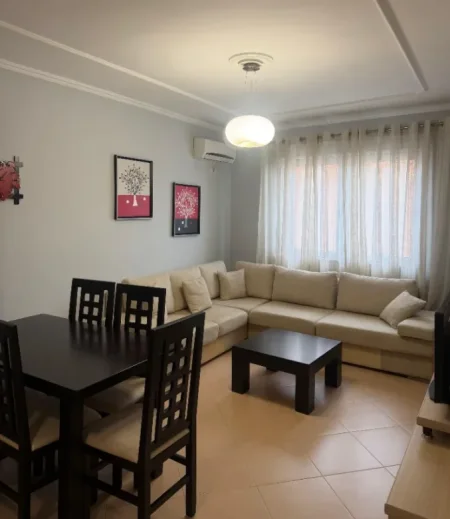 Tirane, jepet me qera apartament 1+1 Kati 8, 47 m² 450 € (Ali Demi)