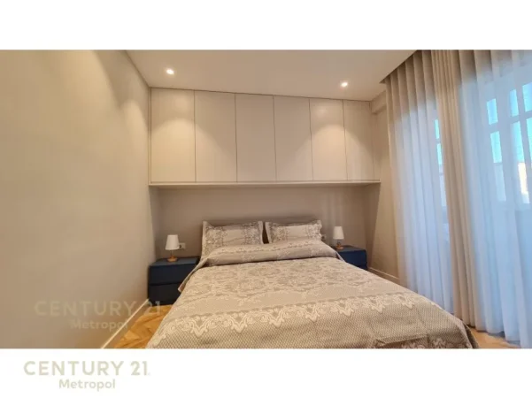 Tirane, jepet me qera apartament 1+1+Ballkon Kati 10, 68 m² 730 €