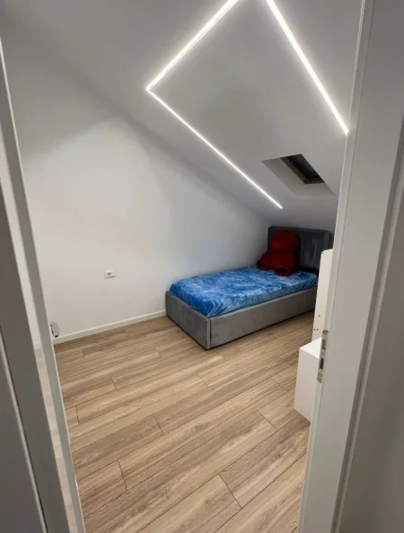 Tirane, jepet me qera shtepi 2+1 Kati 2, 98 m² 450 € (rruga ramazan begu)